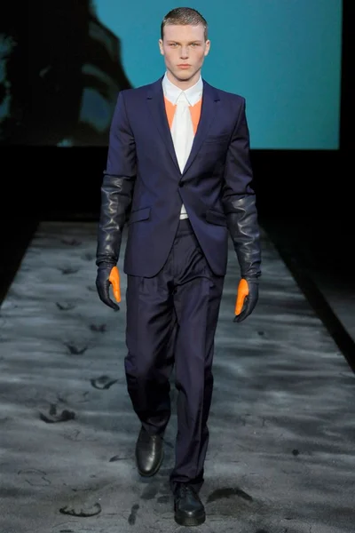 Look 14